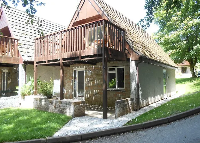 12 Valley Lodge